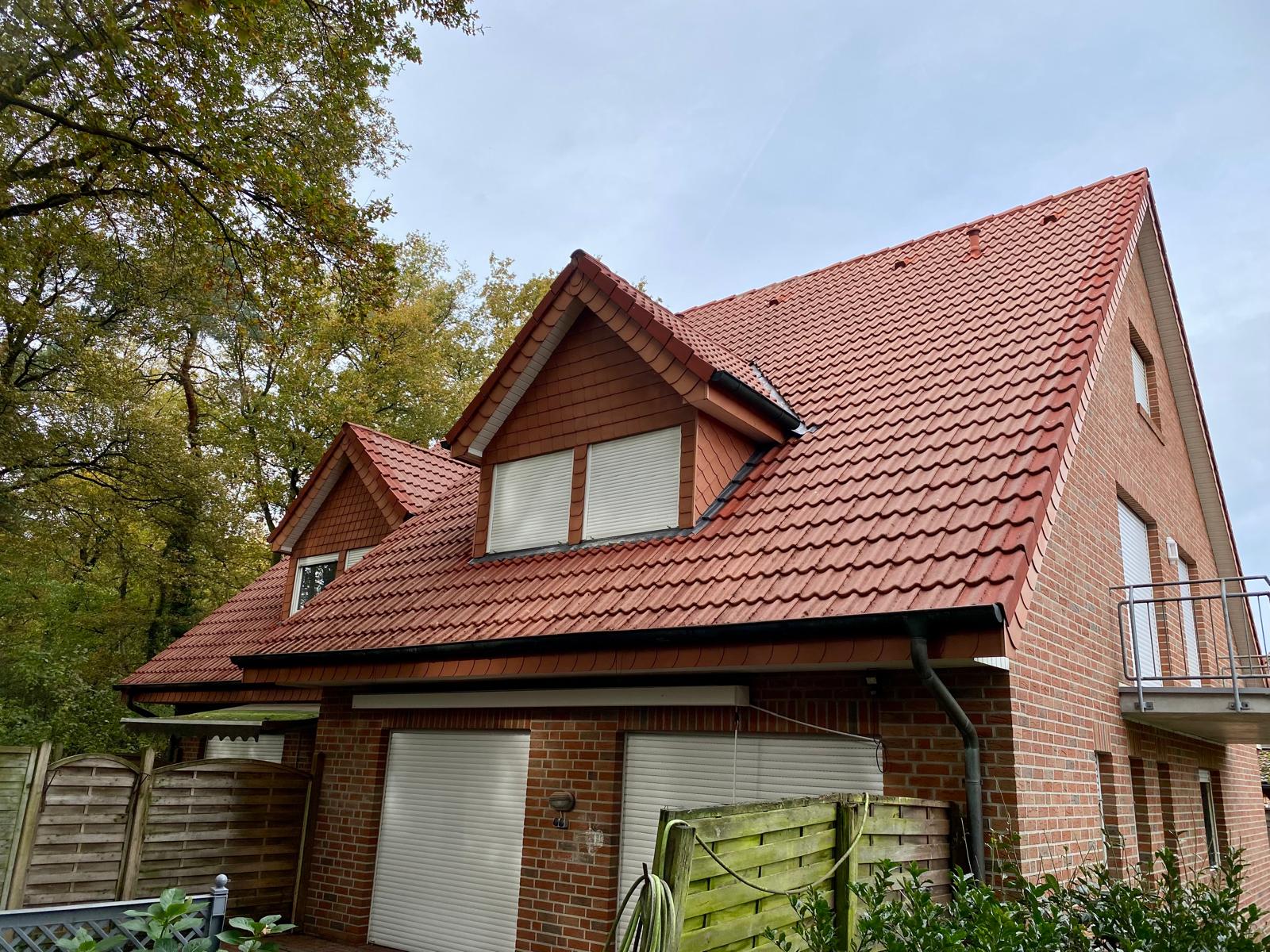 Dachreinigung Gronau Nachher: Ein gepflegtes Dach.